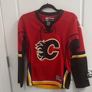 Reebok NHL Calgary Flames Women’s Hockey Jersey Size Medium